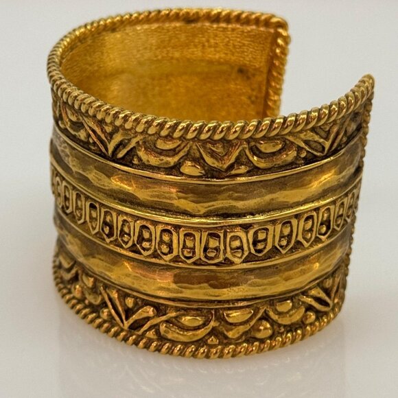 CHANEL Etruscan Cuff - Picture 5 of 13